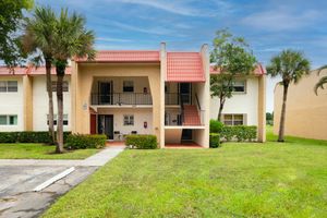 125 LAKE EVELYN DR, WEST PALM BEACH, FL