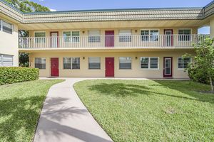 28 VISTA GARDENS TRL APT 105, VERO BEACH, FL