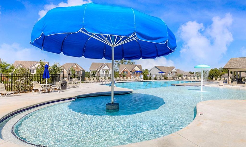 Outdoor Resort-Style Pool