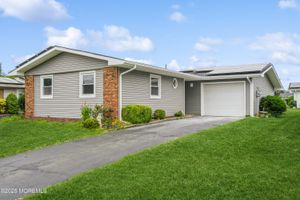 8 PHILLIPS RD, BRICK, NJ