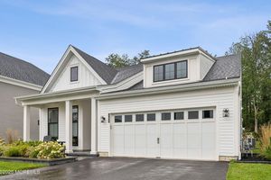 102 GRANDVIEW CIR, FARMINGDALE, NJ