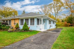 61 PARISIAN DR, TOMS RIVER, NJ