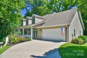 34 WATERBURY CT, HENDERSONVILLE, NC