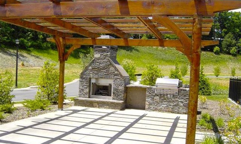 Outdoor Grill & Fireplace