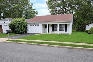 215 KINGSTON DR, RIDGE, NY