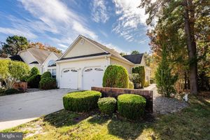 10 HAMPTON RD, MANAHAWKIN, NJ