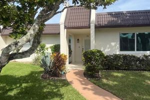 178 LAKE SUSAN LN, WEST PALM BEACH, FL