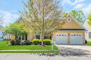 2 CARLETON DR, FREEHOLD, NJ