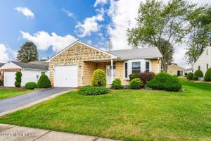 7 BISHOP CT, MARLBORO, NJ