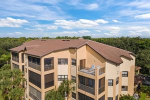 195 VINTAGE CIR 402, NAPLES, FL