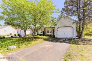 11B GREENWOOD LN, WHITING, NJ