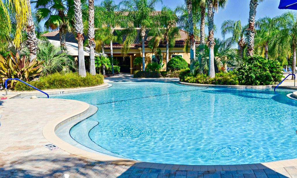 Lagoon-Style Pool with Beach Entry