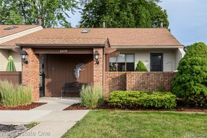 62177 TICONDEROGA DR UNIT 6, SOUTH LYON, MI