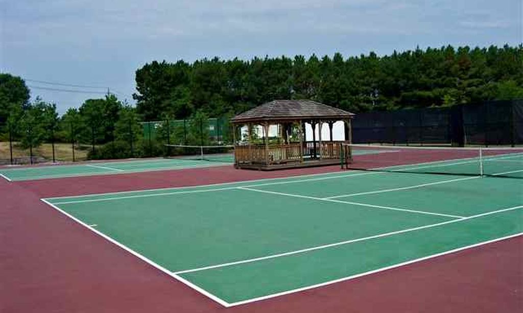 2 Tennis Courts