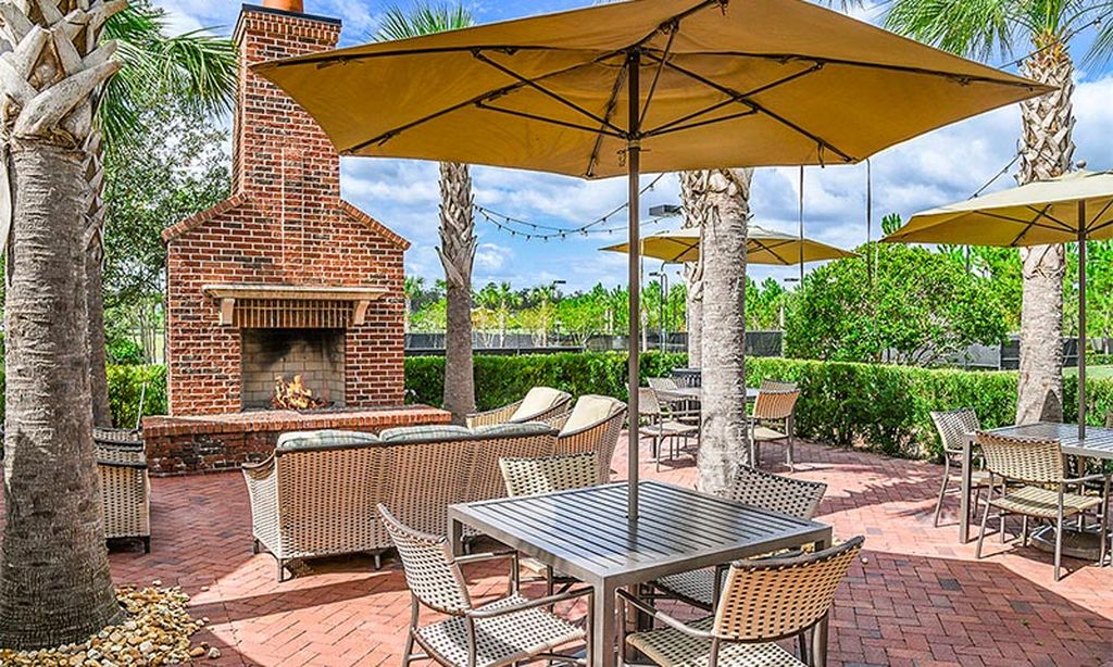 RiverHouse BBQ and Patio Area