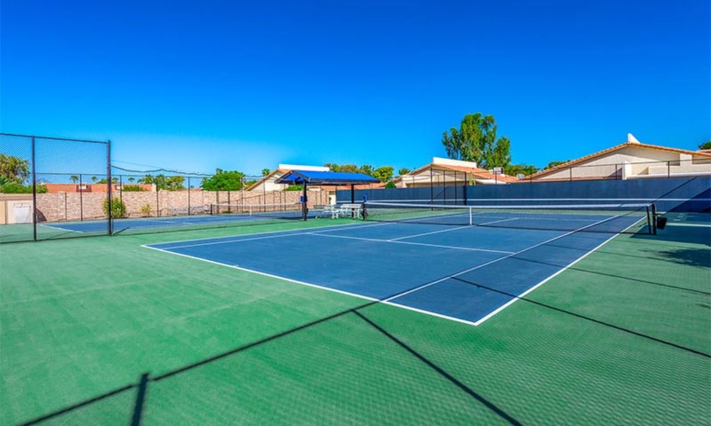 6 Tennis Courts