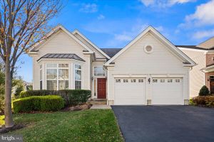 9 BELLINGHAM DR, KENDALL PARK, NJ