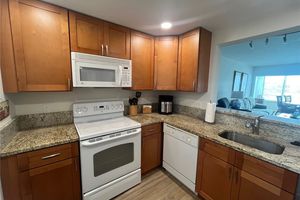 1624 PINE VALLEY DR APT 211, FORT MYERS, FL