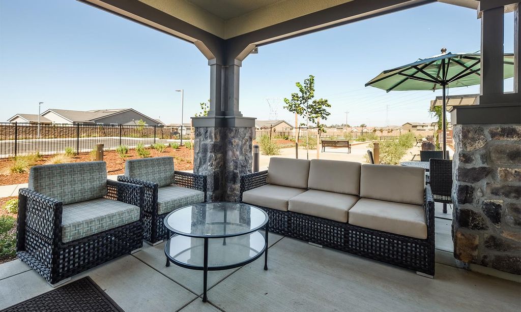 Outdoor Lounge and Fireplace