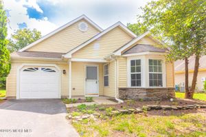 3 WINDING RIVER RD, LAKEWOOD, NJ