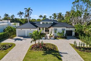 424 SPINNAKER DR, NAPLES, FL