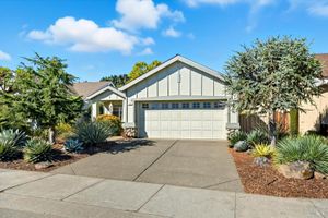 124 WISTERIA CIR, CLOVERDALE, CA