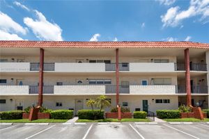 9823 S HOLLYBROOK LAKE DR 105, PEMBROKE PINES, FL