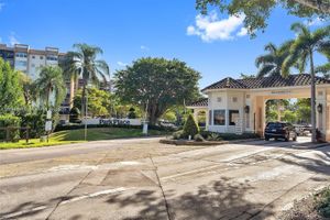 1300 SAINT CHARLES PL L12, PEMBROKE PINES, FL