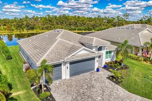 560 MISTIFLOWER CIR, NOKOMIS, FL