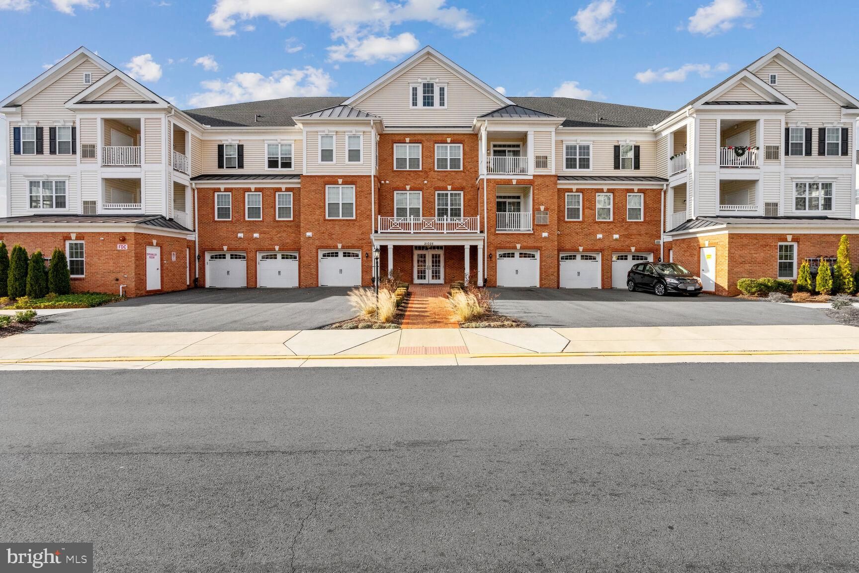 image of property at 21025 ROCKY KNOLL SQUARE 305
