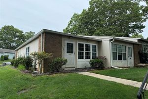406 WOODBRIDGE DR A, RIDGE, NY