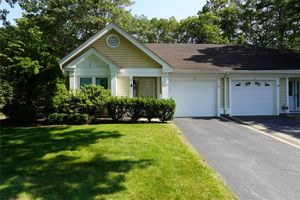 12 BALDWIN CT, RIDGE, NY
