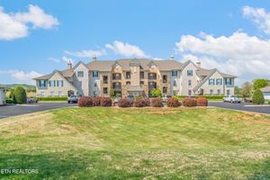 535 RARITY BAY PKWY APT 106, VONORE, TN