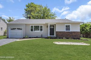 28 OAKFIELD RD, TOMS RIVER, NJ