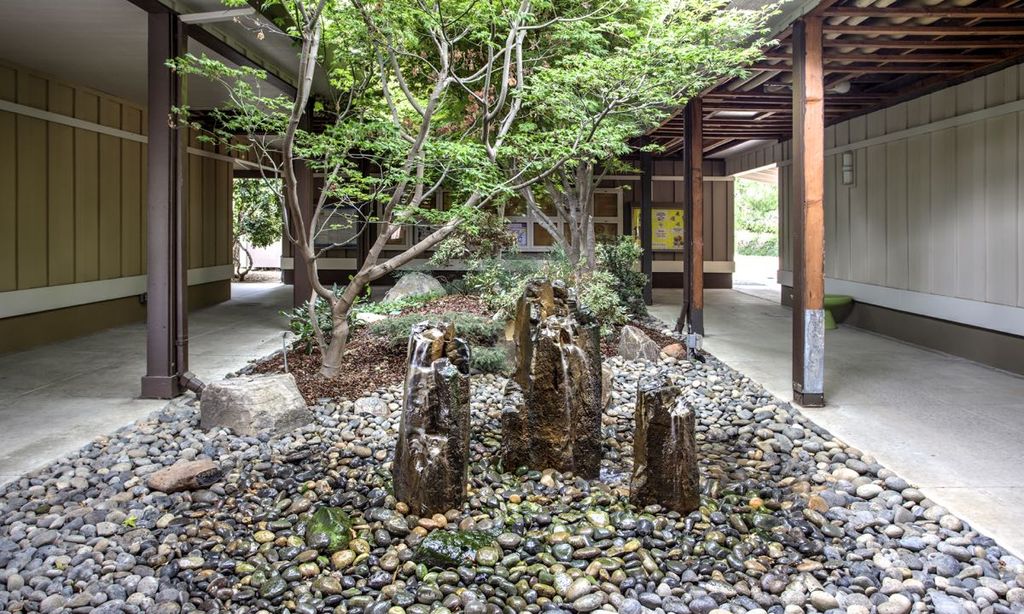 Gateway Complex Courtyard