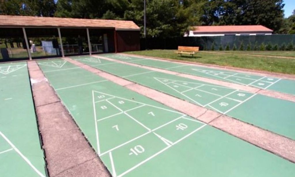 5 Shuffleboard Courts