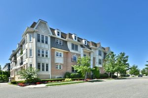 415 PACING WAY, WESTBURY, NY