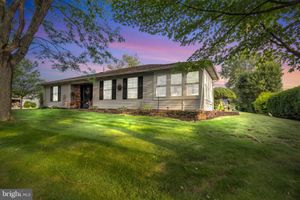 1 WILLOWWOOD CT, COLUMBUS, NJ