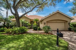 1094 CAMELOT CIR, NAPLES, FL