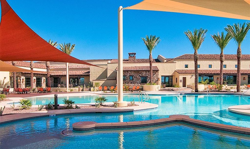 Outdoor Resort-Style Pool