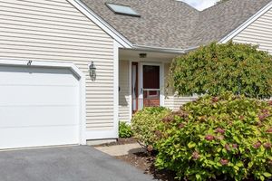 8 CHIPPERS LN # 390, MASHPEE, MA