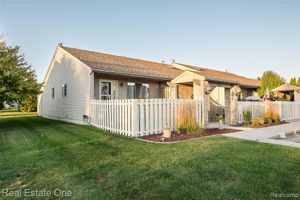 62351 ARLINGTON CIR UNIT 1, SOUTH LYON, MI