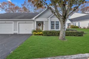 256 GLEN DR, RIDGE, NY