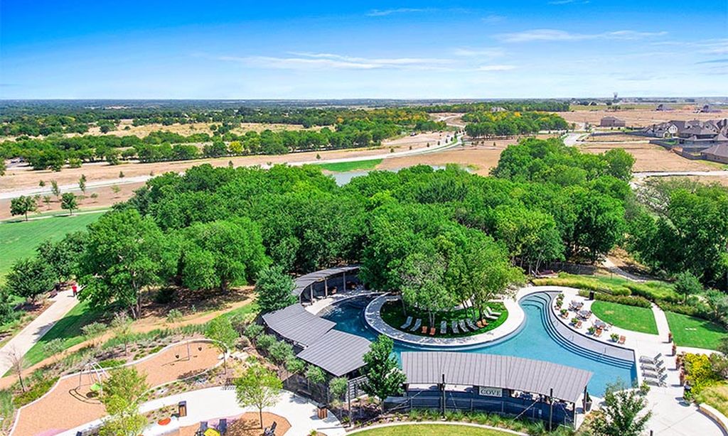 Outdoor Pool & Patio Area