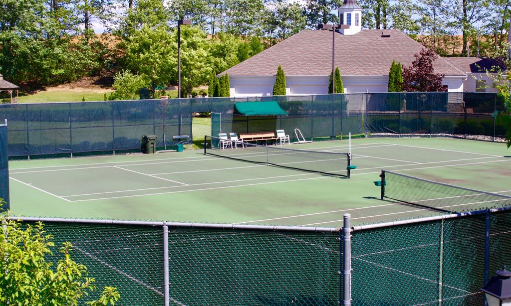 6 Tennis Courts