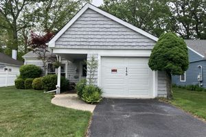 145 EDINBURGH DR, RIDGE, NY