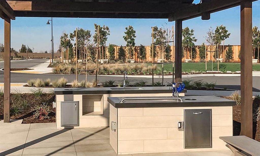 Outdoor BBQ & Bar Area