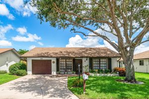 6049 AMBERTREE LN, GREENACRES, FL