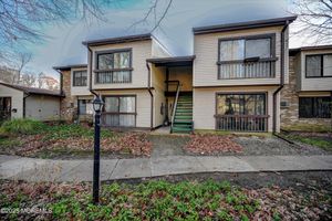 131 AMBERLY DR J, MANALAPAN, NJ