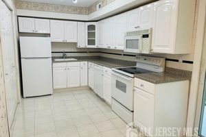8 INDIANA CT D, MATAWAN, NJ
